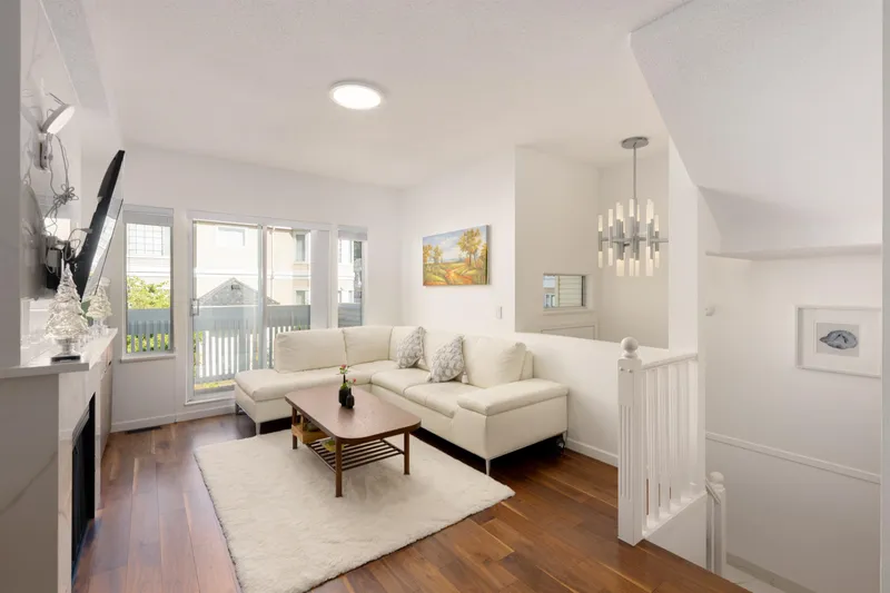 24 6700 RUMBLE STREET - photo 4 of 25