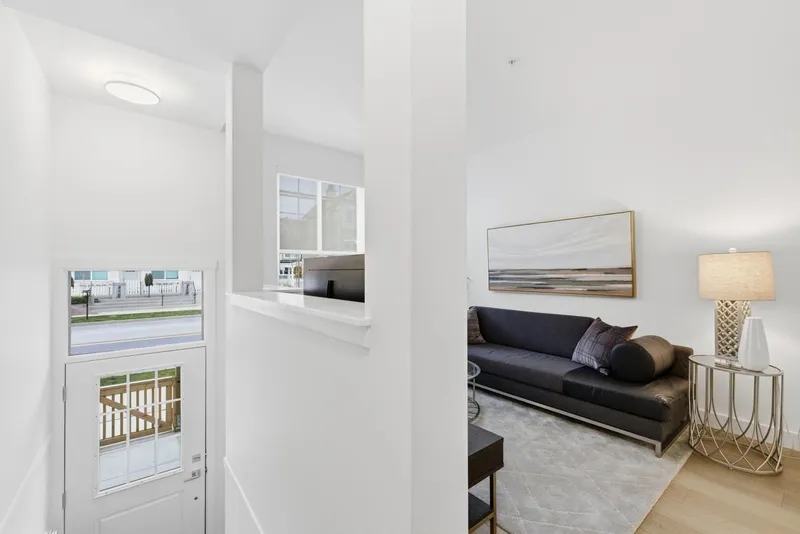 261 720 ROBINSON STREET - photo 4 of 25