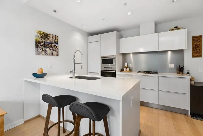 403 181 W 1ST AVENUE - photo 4 of 25