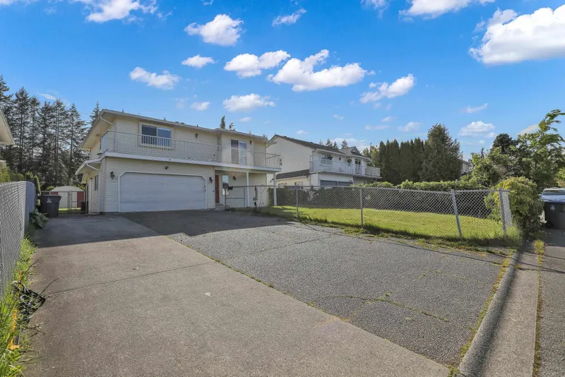 1876 KING GEORGE BOULEVARD - photo 2 of 25