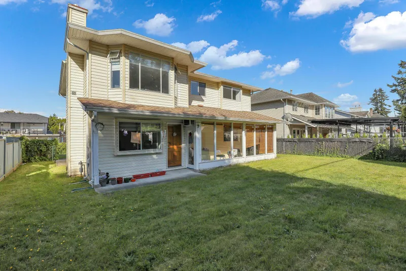 1876 KING GEORGE BOULEVARD - photo 4 of 25