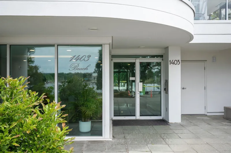 5A 1403 BEACH AVENUE - photo 3 of 25