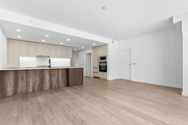 204 3590 W 39TH AVENUE - photo 1 of 22