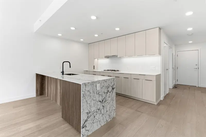 204 3590 W 39TH AVENUE - photo 2 of 22