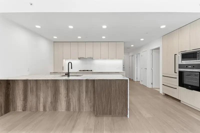 204 3590 W 39TH AVENUE - photo 3 of 22