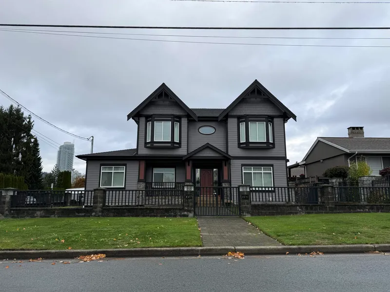 647 IVY AVENUE - photo 2 of 24