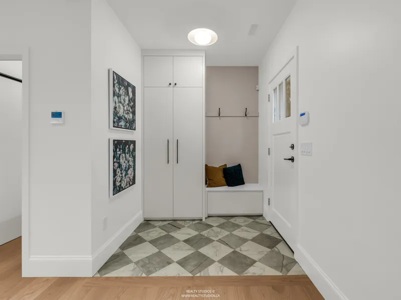 4090 MAPLE CRESCENT - photo 4 of 25