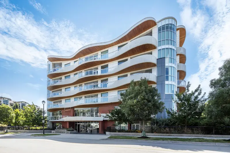 502 20416 PARK AVENUE - photo 1 of 25