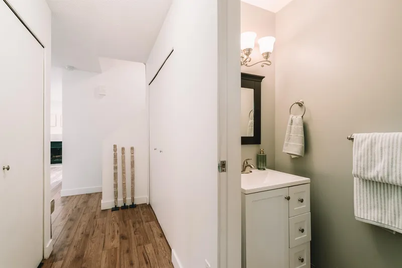 19 230 W 14TH STREET - photo 2 of 25