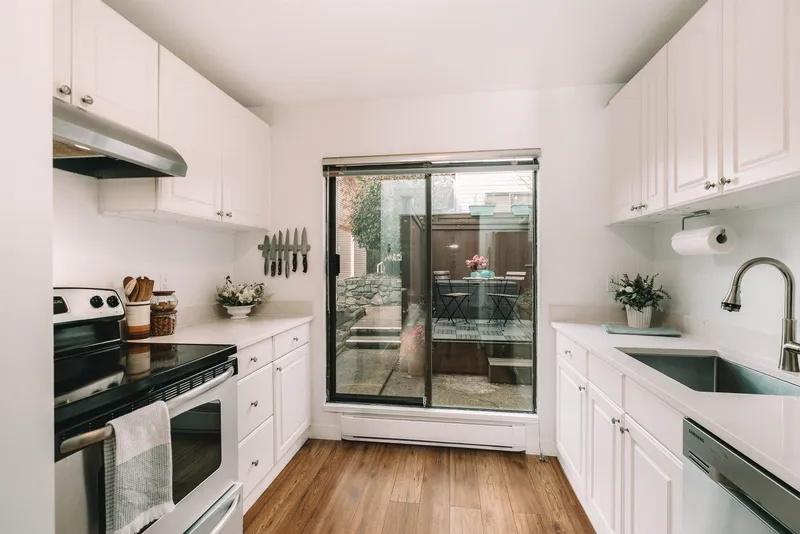 19 230 W 14TH STREET - photo 4 of 25