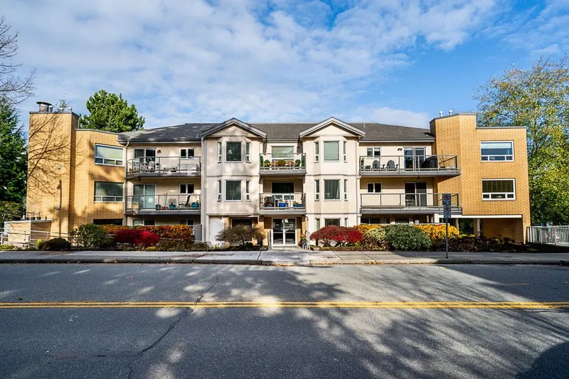 212 15255 18 AVENUE - photo 2 of 24