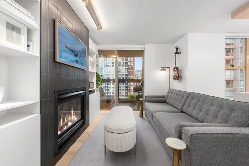 1203 969 RICHARDS STREET - photo 2 of 25