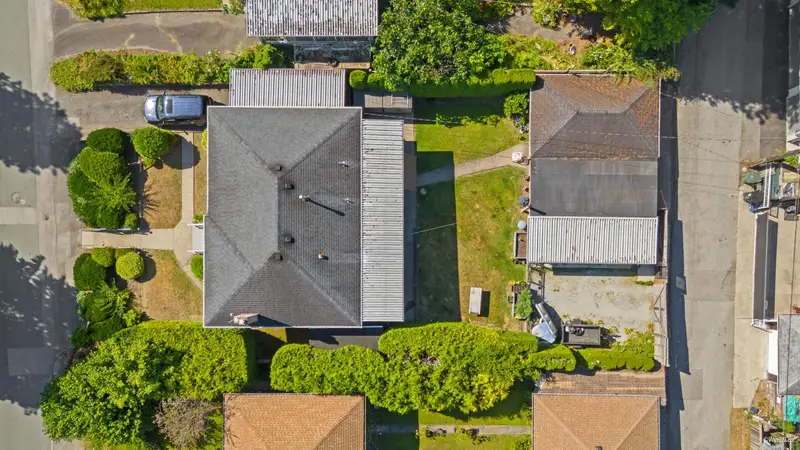 5017 PIONEER AVENUE - photo 3 of 6