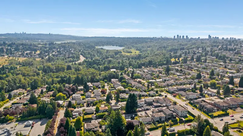 5017 PIONEER AVENUE - photo 4 of 6