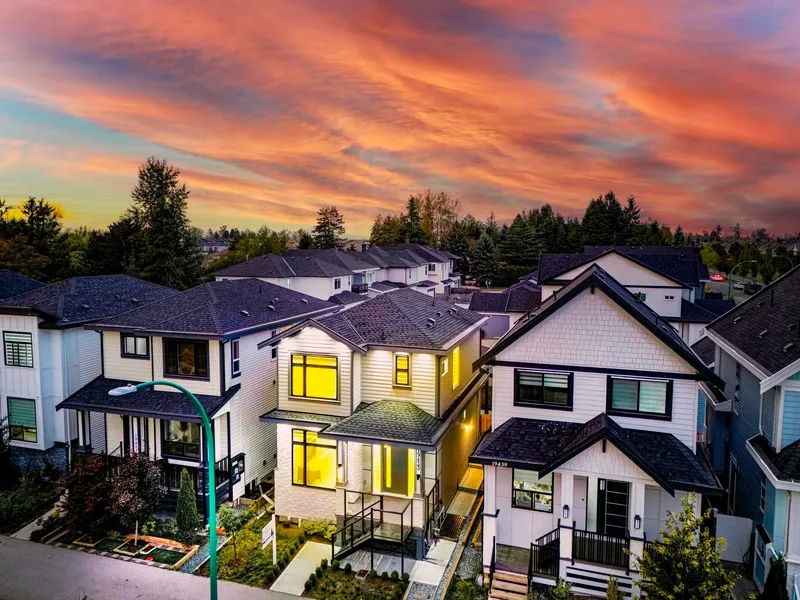 19433 70 AVENUE - photo 2 of 25