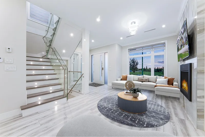 19433 70 AVENUE - photo 4 of 25