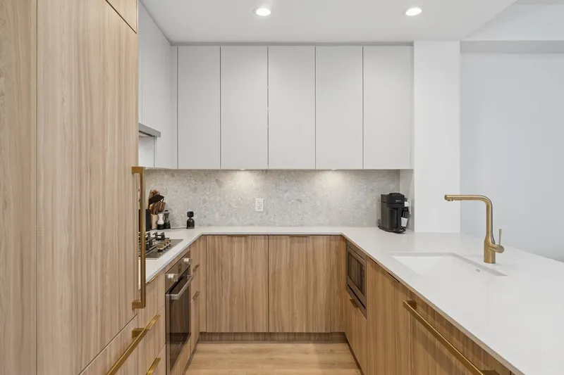 208 2375 EMERY COURT - photo 2 of 25