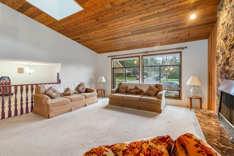 11417 SOMERSET CRESCENT - photo 3 of 25