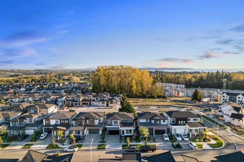 16620 18B AVENUE - photo 3 of 25