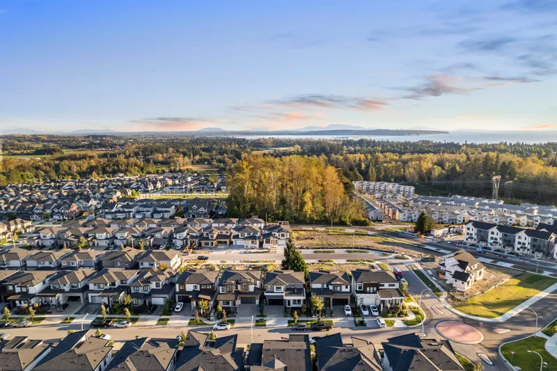 16620 18B AVENUE - photo 4 of 25