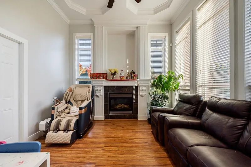 15177 76 AVENUE - photo 1 of 25