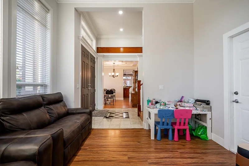 15177 76 AVENUE - photo 2 of 25