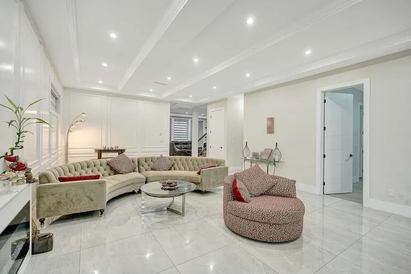 12420 80 AVENUE - photo 4 of 25