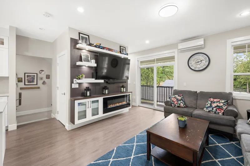 2 7410 194 STREET - photo 4 of 25