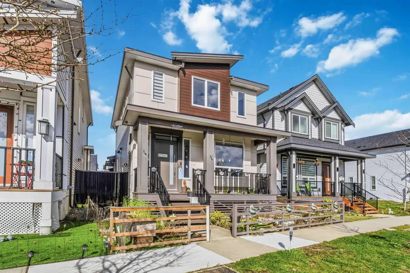 19247 71 AVENUE - photo 3 of 25