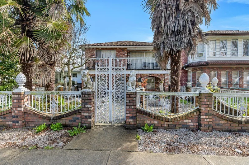 5064 MAIN STREET - photo 2 of 15