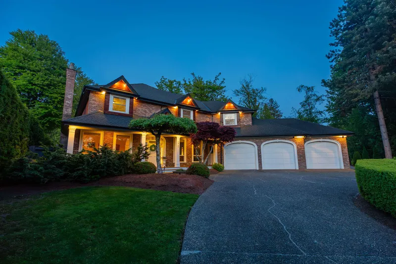 7942 145 STREET - photo 3 of 25