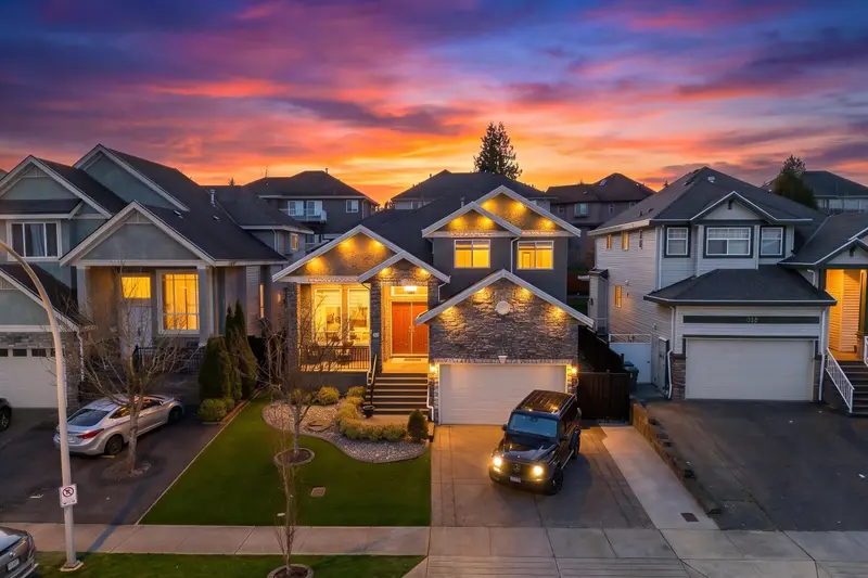 7105 150A STREET - photo 1 of 25