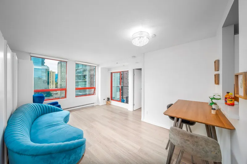 1604 811 HELMCKEN STREET - photo 2 of 20