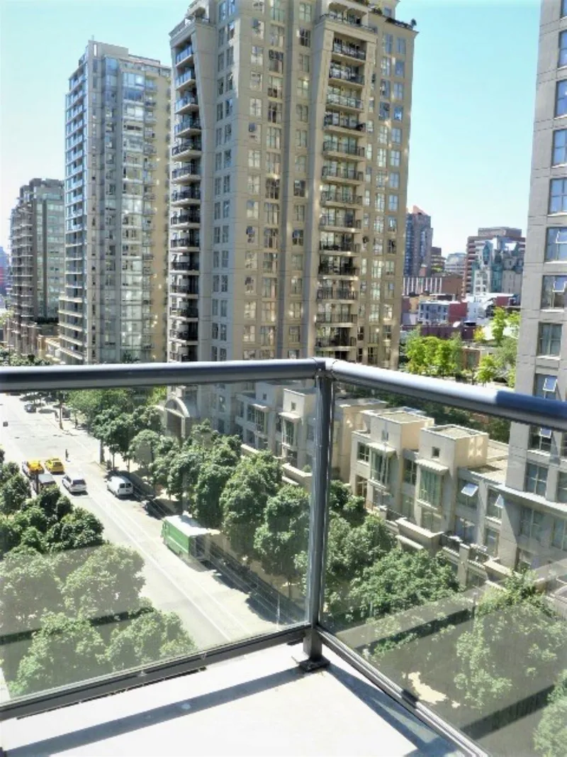 906 928 RICHARDS STREET - photo 2 of 13