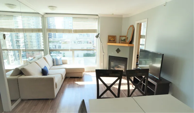 906 928 RICHARDS STREET - photo 4 of 13