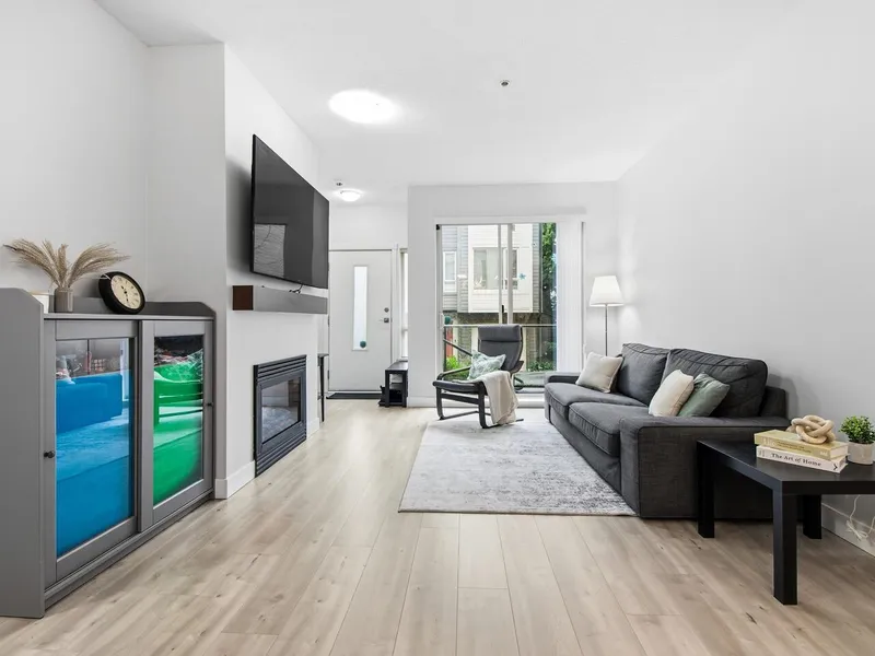 32 9229 UNIVERSITY CRESCENT - photo 3 of 22