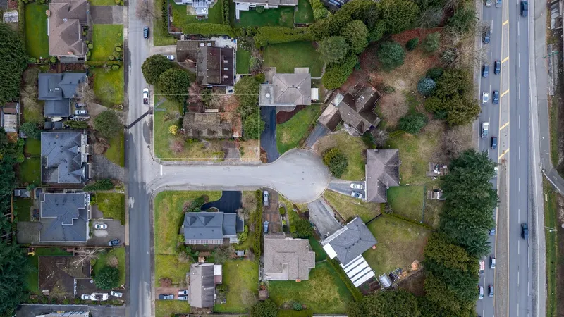 3381 LEALAND COURT - photo 4 of 10