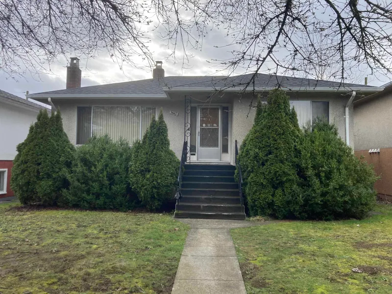 3662 E 25TH AVENUE - photo 1 of 5