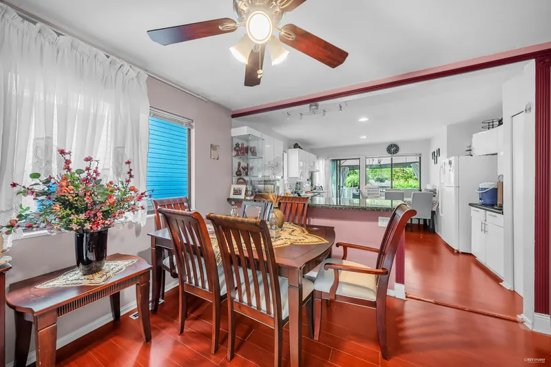 1112 HANSARD CRESCENT - photo 4 of 25