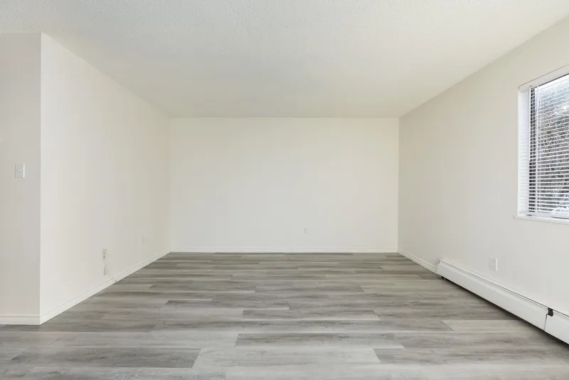 215 830 E 7TH AVENUE - photo 2 of 25