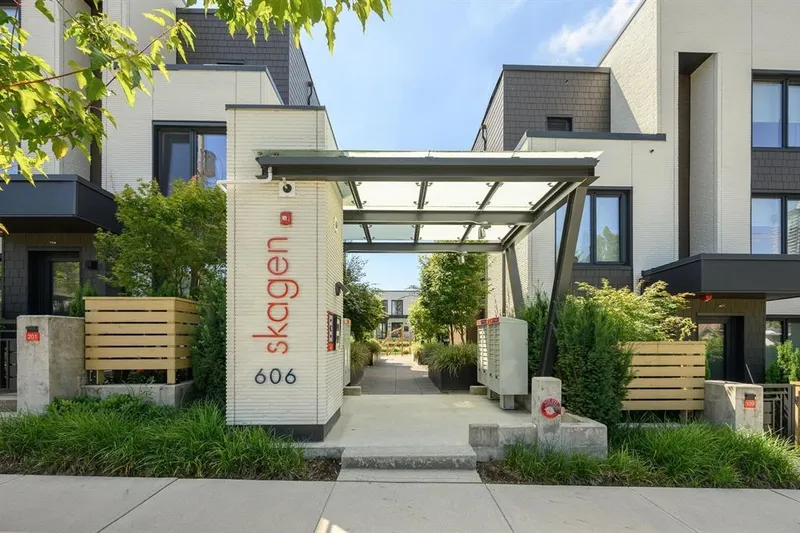 202 606 FOSTER AVENUE - photo 1 of 25