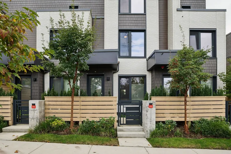 202 606 FOSTER AVENUE - photo 2 of 25