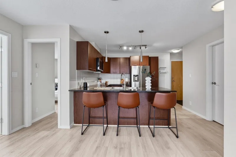 906 1155 SEYMOUR STREET - photo 1 of 25