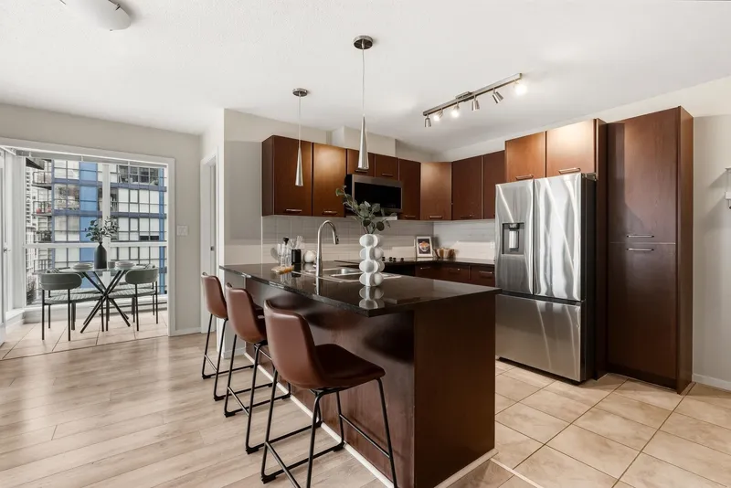 906 1155 SEYMOUR STREET - photo 2 of 25