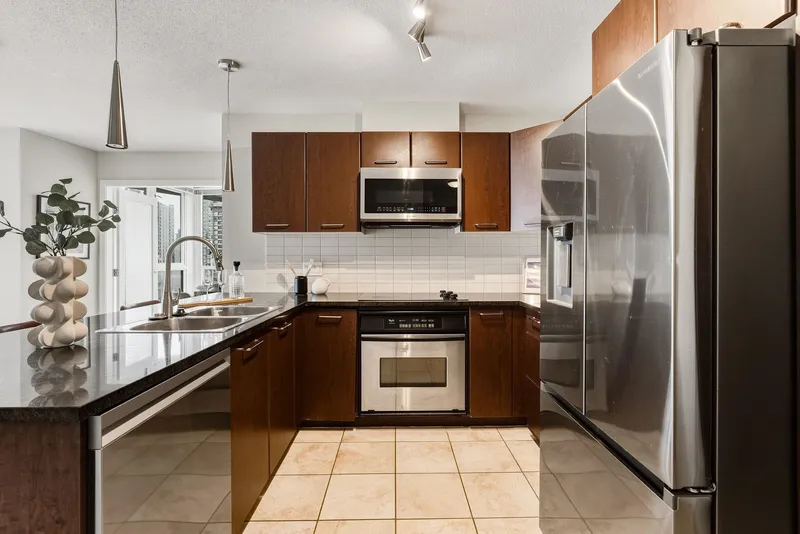 906 1155 SEYMOUR STREET - photo 3 of 25