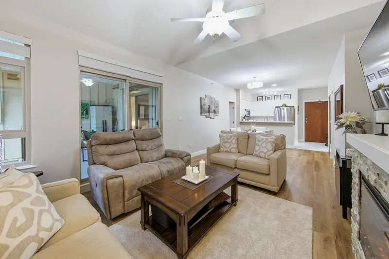 408 100 CAPILANO ROAD - photo 3 of 22