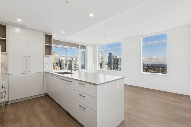 2909 6468 WILLINGDON AVENUE - photo 1 of 21