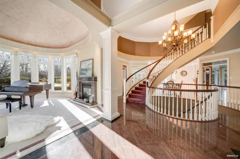 15783 COLLINGWOOD CRESCENT - photo 3 of 25