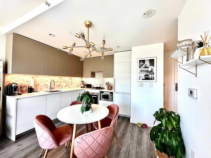 1308 8188 FRASER STREET - photo 1 of 20