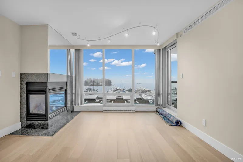 602 590 NICOLA STREET - photo 2 of 25